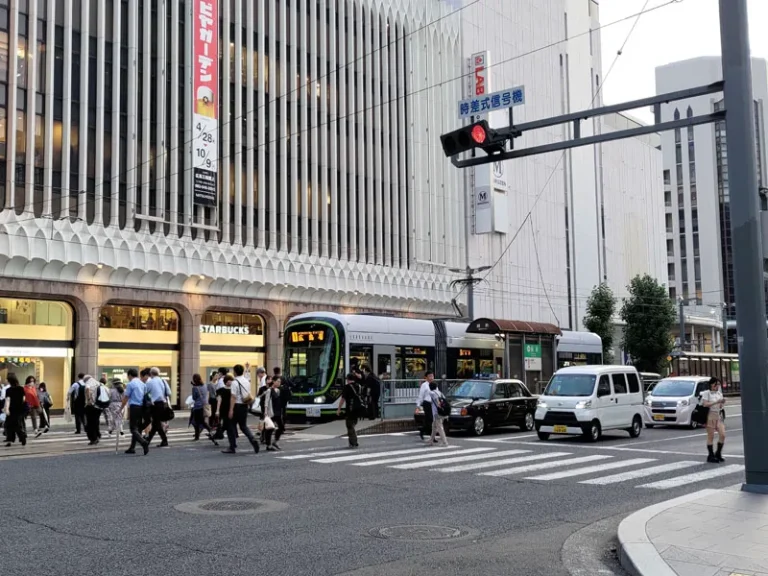 広島繁華街で市議会議員におっぱぶに連れて行かれそうになった話。